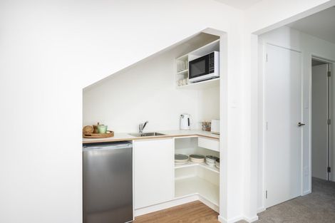 Photo of property in 4 Azalea Place, Brooklands, New Plymouth, 4310