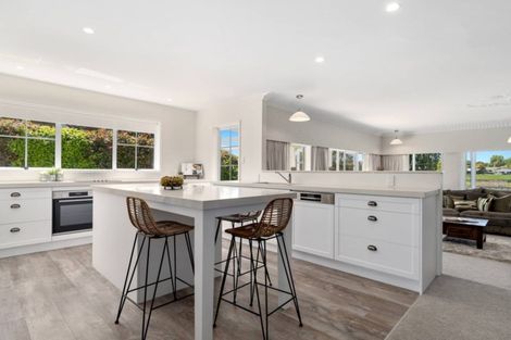 Photo of property in 56 Links View Drive, Omokoroa, 3114