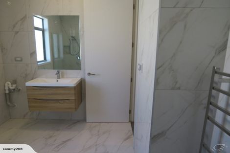 Photo of property in 47 Harbour View Road, Te Atatu Peninsula, Auckland, 0610