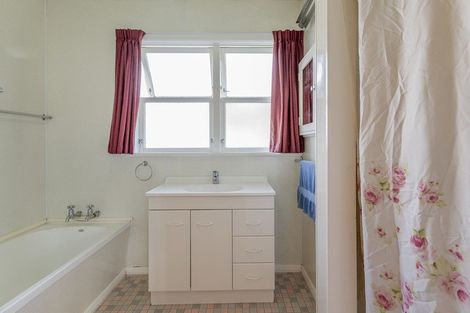 Photo of property in 14 Highbury Drive, Levin, 5510