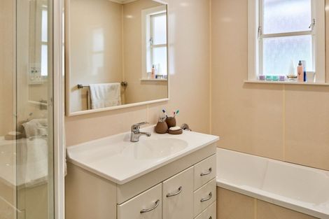 Photo of property in 73 Taylor Terrace, Tawa, Wellington, 5028