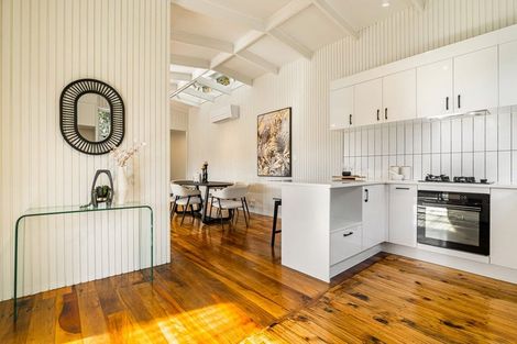 Photo of property in 2/1c Bank Street, Hillcrest, Auckland, 0627