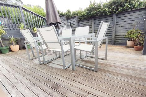 Photo of property in 30a Schnapper Rock Road, Schnapper Rock, Auckland, 0632