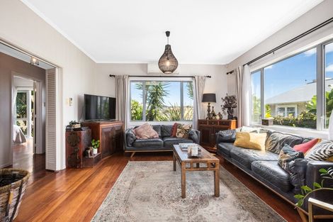 Photo of property in 138 Mana Esplanade, Paremata, Porirua, 5026