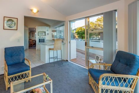Photo of property in 9a Orchard Road, Browns Bay, Auckland, 0630