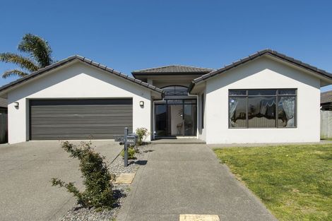 Photo of property in 102 Oriental Parade, Papamoa Beach, Papamoa, 3118