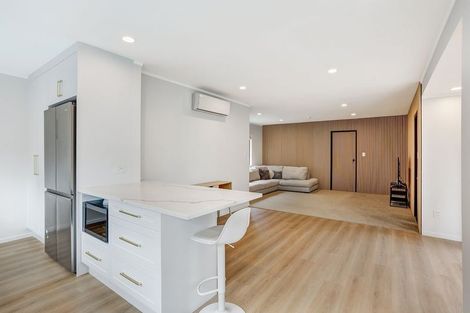 Photo of property in 2/9 Eastwood Rise, Browns Bay, Auckland, 0630