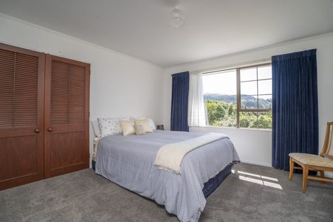Photo of property in 1 Brasenose Place, Tawa, Wellington, 5028