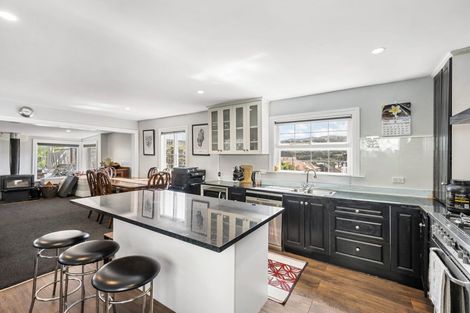 Photo of property in 8 Glendavar Street, Berhampore, Wellington, 6023