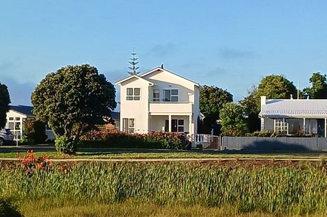 Photo of property in 92 Beach Road, Haumoana, 4102