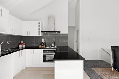 Photo of property in 2/47 Sheridan Drive, New Lynn, Auckland, 0600