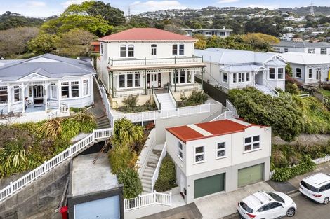 Photo of property in 17 Maarama Crescent, Aro Valley, Wellington, 6021