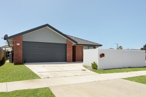 Photo of property in 53 Leet Crescent, Papamoa Beach, Papamoa, 3118