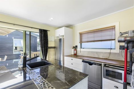 Photo of property in 1315 Whangaparaoa Road, Army Bay, Whangaparaoa, 0930