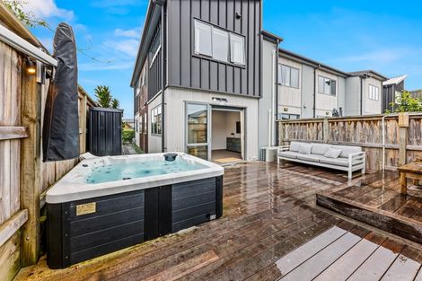 Photo of property in 15 Pakoro Close, Hobsonville, Auckland, 0618