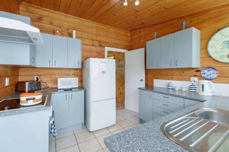 Photo of property in 8-8a Walton Avenue, Waikanae, 5036