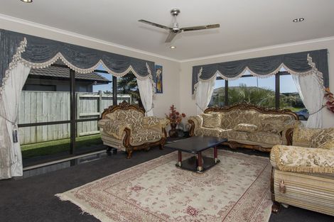 Photo of property in 102 Oriental Parade, Papamoa Beach, Papamoa, 3118