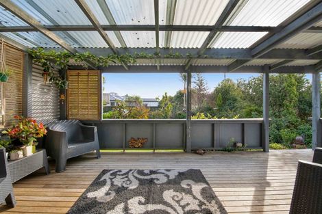 Photo of property in 6 Parakai Avenue, Parakai, 0830