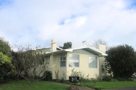 Photo of property in 8 Tabak Crescent, Takaro, Palmerston North, 4412