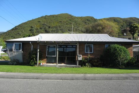 Photo of property in 16a Canterbury Street, Picton, 7220