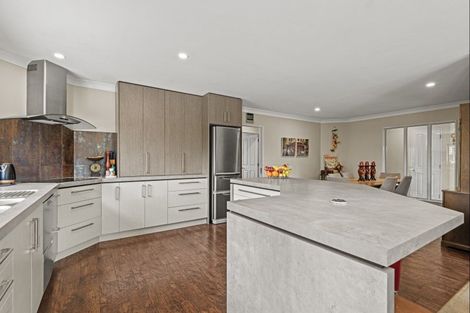 Photo of property in 9 Rosebank Avenue, Kelvin Grove, Palmerston North, 4414