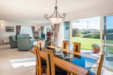 Photo of property in 10 Glen Loch Place, Paraparaumu, 5032