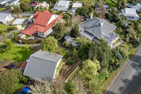 Photo of property in 9 Robertson Street, Russell, 0202