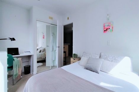 Photo of property in Terrace Heights Apartments, 8c/163 The Terrace, Wellington Central, Wellington, 6011