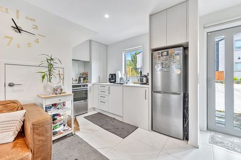 Photo of property in 2/24 Kelwyn Road, Kelston, Auckland, 0602