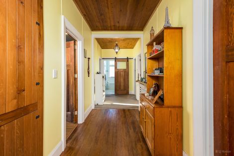 Photo of property in 19 Mount John Road, Waimate, 7977