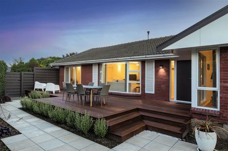 Photo of property in 8 Ladbrokes Place, Fendalton, Christchurch, 8052