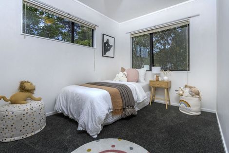 Photo of property in 2/23 Heathglen Place, Bayview, Auckland, 0629