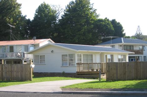 Photo of property in 2/18 Halberg Street, Glenfield, Auckland, 0629