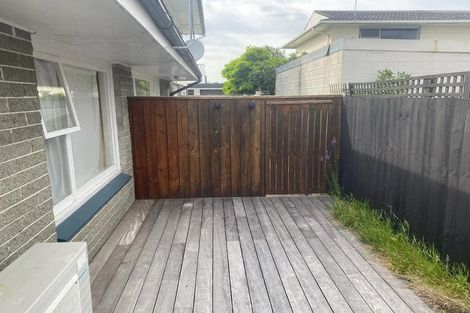 Photo of property in 2/92 Office Road, Merivale, Christchurch, 8014