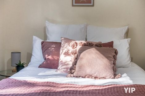 Photo of property in 68 Colchester Crescent, Newlands, Wellington, 6037