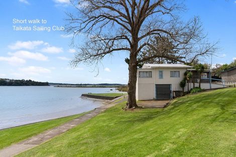 Photo of property in 22a Rewarewa Road, Te Atatu Peninsula, Auckland, 0610