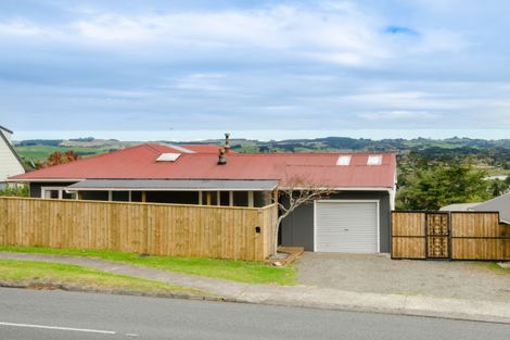 Photo of property in 69 Garfield Road, Helensville, 0800