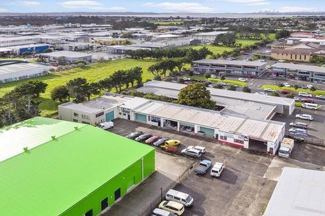 Photo of property in 2/251 Lincoln Road, Henderson, Auckland, 0610