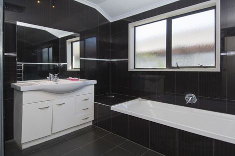 Photo of property in 102 Oriental Parade, Papamoa Beach, Papamoa, 3118