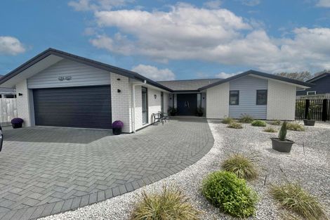 Photo of property in 32 Huka Heights Drive, Rangatira Park, Taupo, 3330