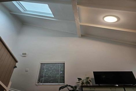 Photo of property in 2/99 Konini Road, Titirangi, Auckland, 0604