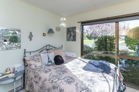 Photo of property in 1 Manu Grove, Waikanae, 5036