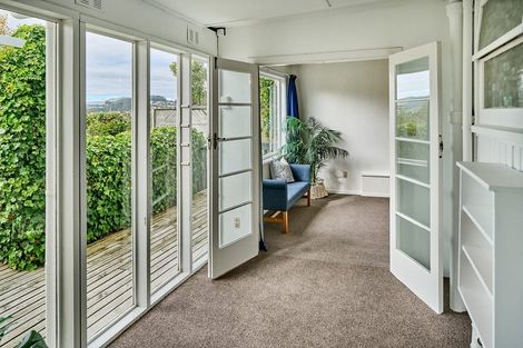 Photo of property in 30 Mana View Road, Paremata, Porirua, 5026