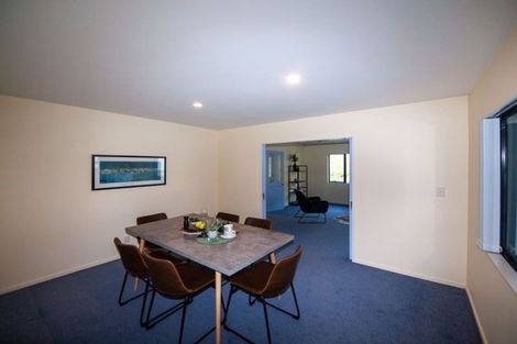 Photo of property in 33 Amesbury Drive, Churton Park, Wellington, 6037