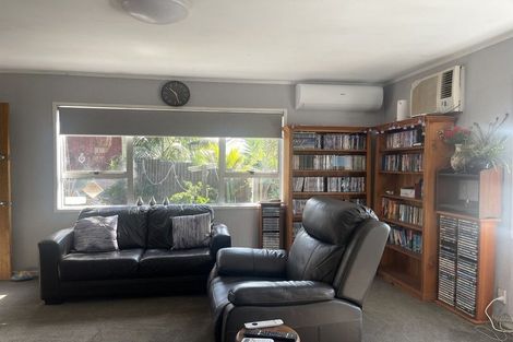 Photo of property in 1/8 Wickstead Place, Massey, Auckland, 0614