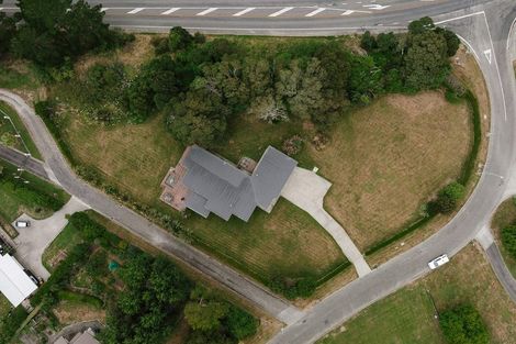 Photo of property in 8 Titirangi Drive, Fitzherbert, Palmerston North, 4471