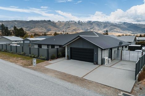 Photo of property in 39 Missy Crescent, Mount Pisa, Cromwell, 9383