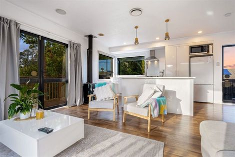 Photo of property in 5 Lowell Place, Massey, Auckland, 0614