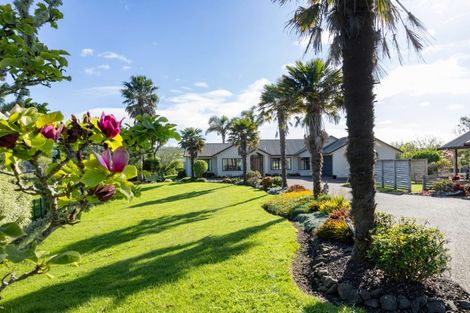 Photo of property in 1224 State Highway 16, Waimauku, 0883