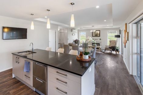 Photo of property in 206 Pacific Drive, Fitzherbert, Palmerston North, 4410